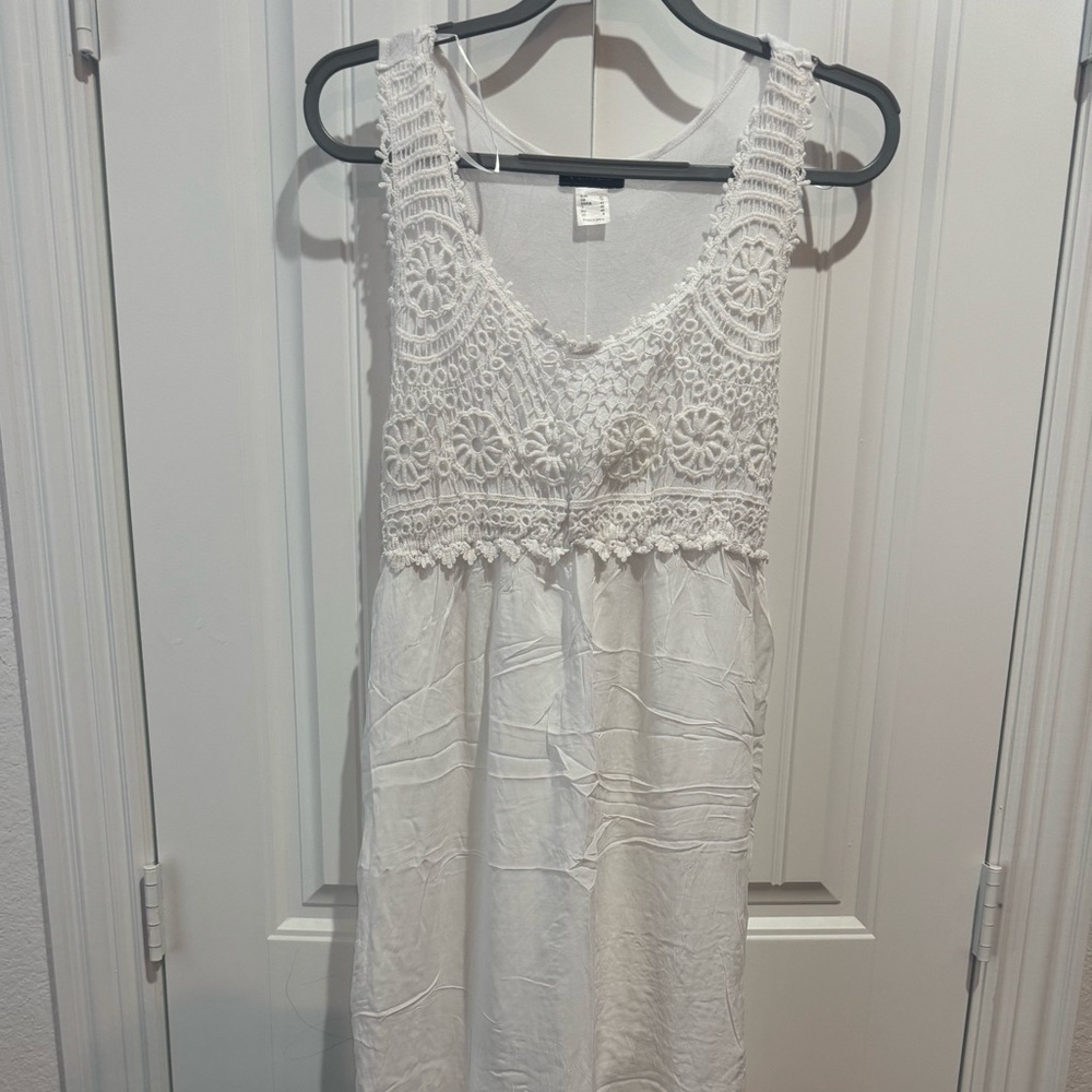 Venus women’s white maxi dress